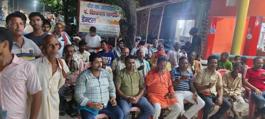 प्रधानमंत्री के शपथग्रहण को लाइव प्रसारण देखते भाजपा के कार्यकर्ता