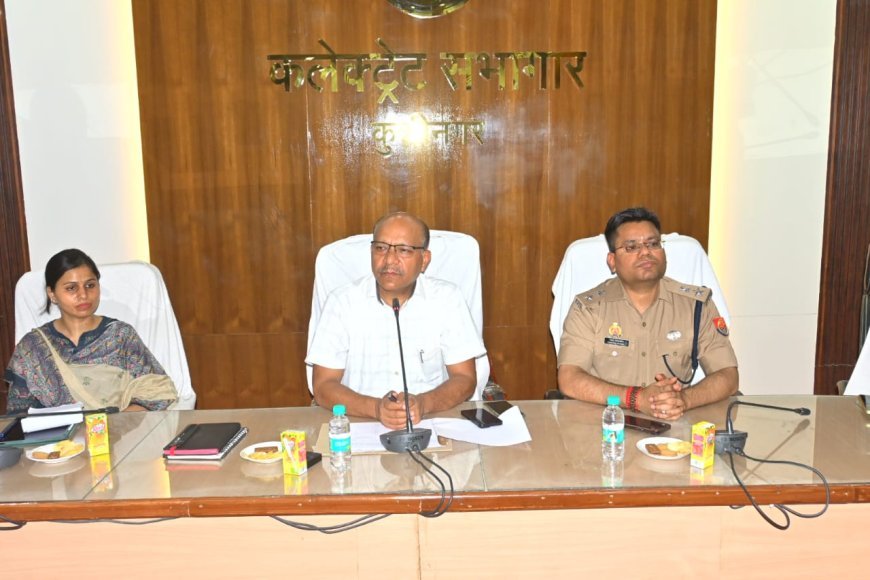 आगामी त्यौहार को देखते हुए डीएम और एसपी कुशीनगर ने किया पीस कमेटी का बैठक