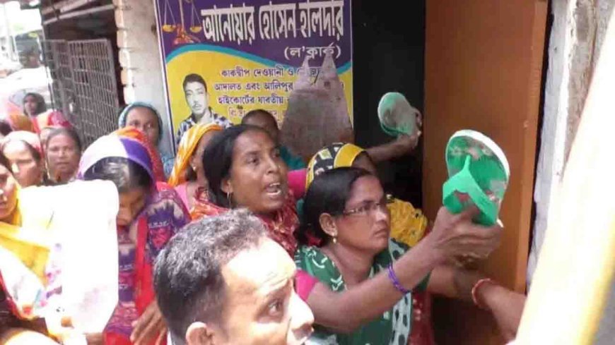 हाथों में चप्पल लेकर महिलाओं ने घेरा थाना ,पुलिस कस्टडी में हुई थी युवक की मौत