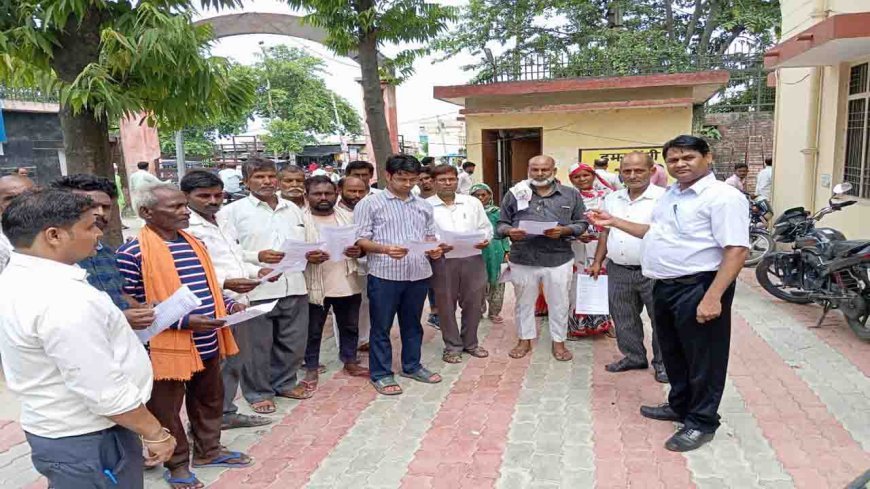 दीवानी न्यायालय परिसर में किया विधिक जागरूकता शिविर का अयोजन