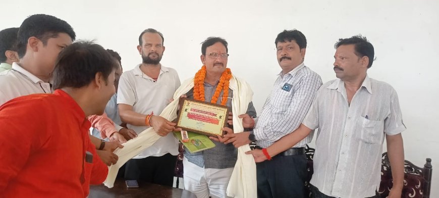 राज्य शिक्षक पुरस्कार प्राप्त सुनील त्रिपाठी को पत्रकारों ने किया सम्मानित