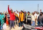 ग्राम विकास अधिकारी का बचाव करने का आरोप , ग्रामीणों ने जांच टीम के खिलाफ की नारेबाजी