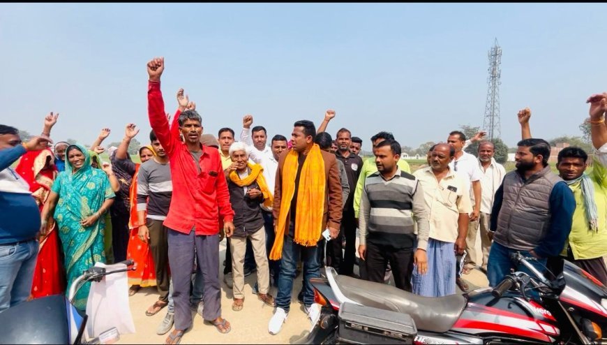 ग्राम विकास अधिकारी का बचाव करने का आरोप , ग्रामीणों ने जांच टीम के खिलाफ की नारेबाजी