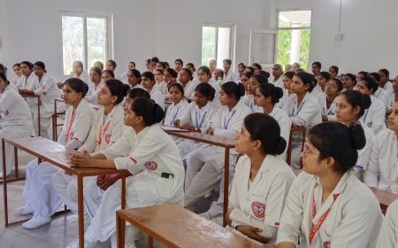एस.टी.एन.टी. नर्सिंग इंस्टीट्यूट में जिला सेवायोजन कार्यालय द्वारा करियर काउंसलिंग संपन्न