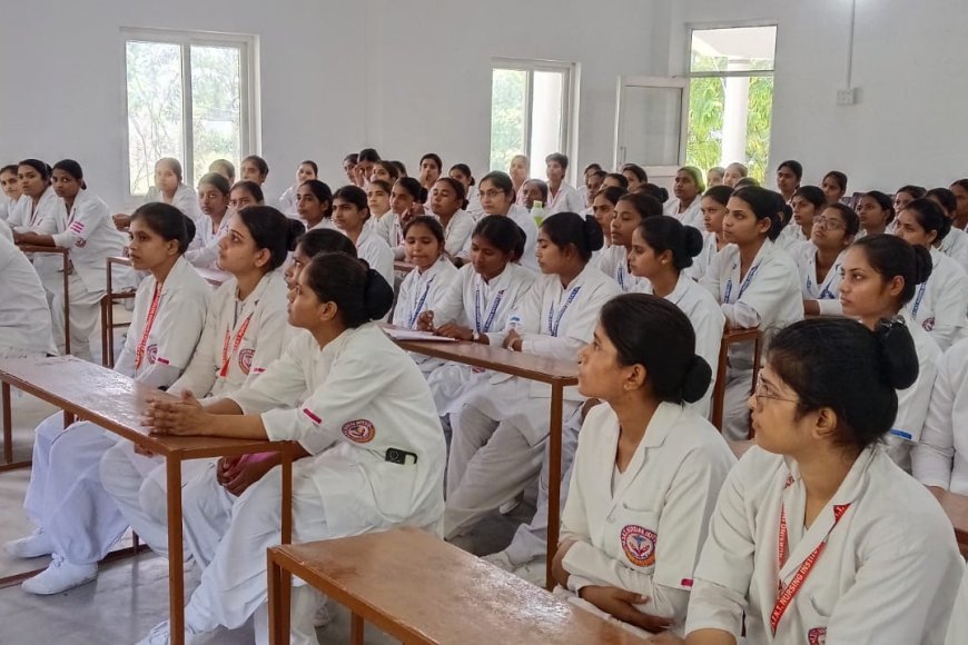 एस.टी.एन.टी. नर्सिंग इंस्टीट्यूट में जिला सेवायोजन कार्यालय द्वारा करियर काउंसलिंग संपन्न