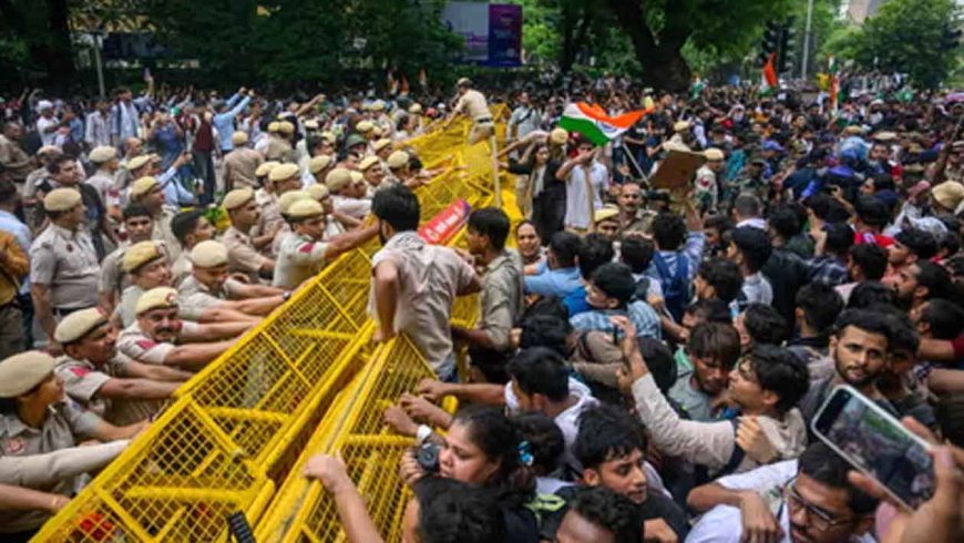 दिल्ली में विरोध-प्रदर्शनों का दौर; बंगाल से CRPF की 20 कंपनियां बुलाई गईं।